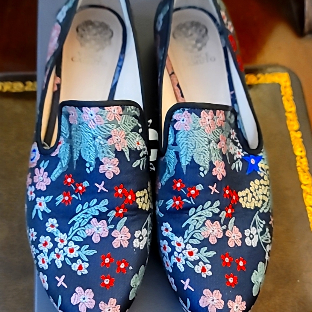 Flat multi-colored black slip-on dress shoes